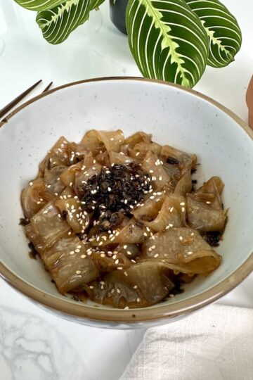 Scallion oil rice paper noodles in a bowl