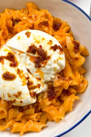 Gochujang Pasta Creamy and Easy to Make Featured