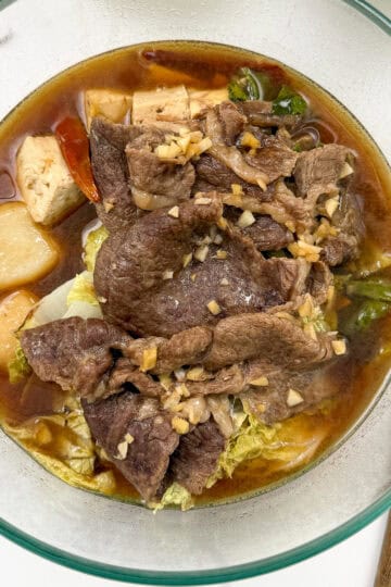 Microwave hotpot with beef and veggies featured view
